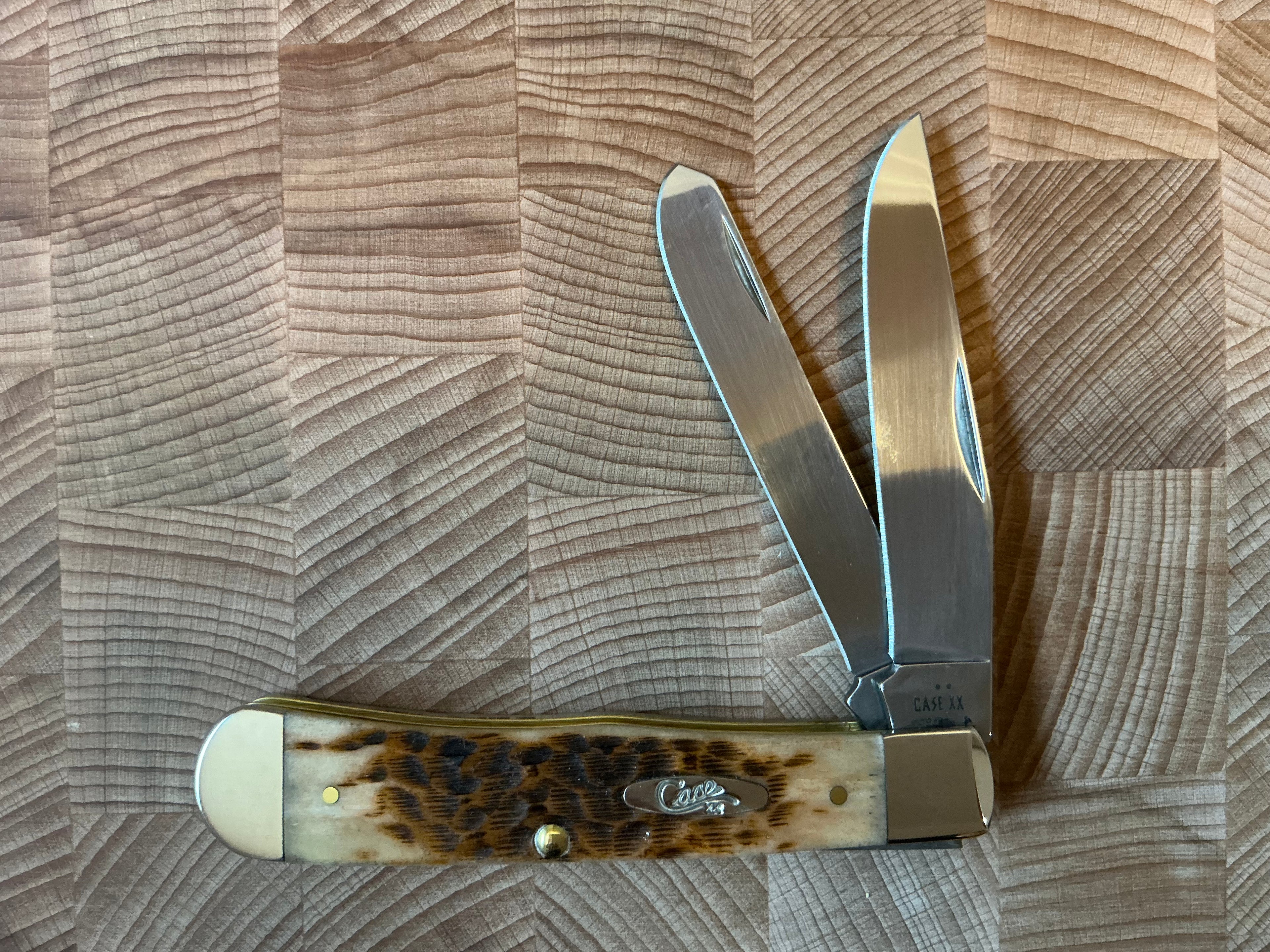 New in box - Amber Bone Peach Seed Jig Trapper
