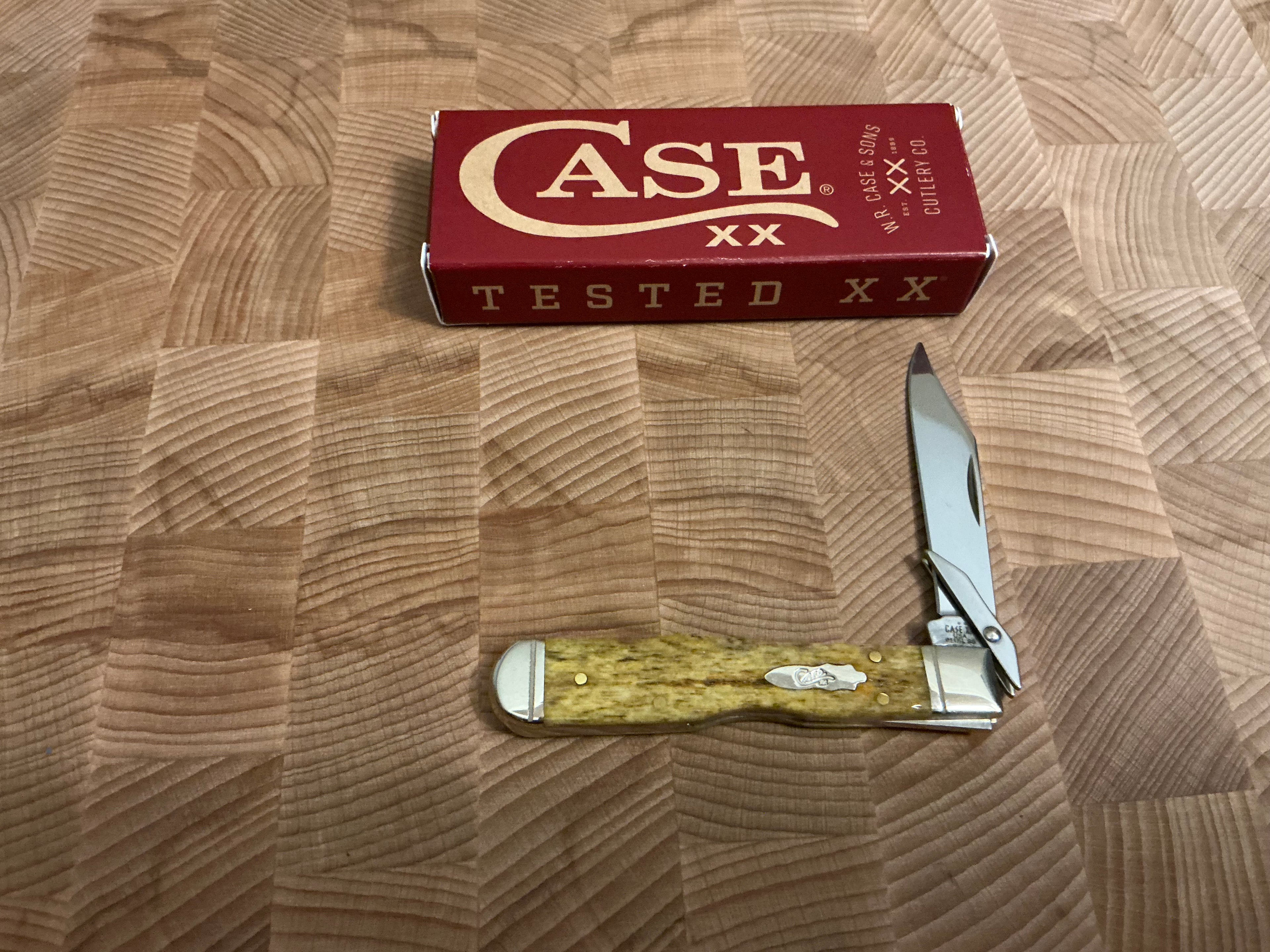 Case Antique Bone Smooth Cheetah Cub