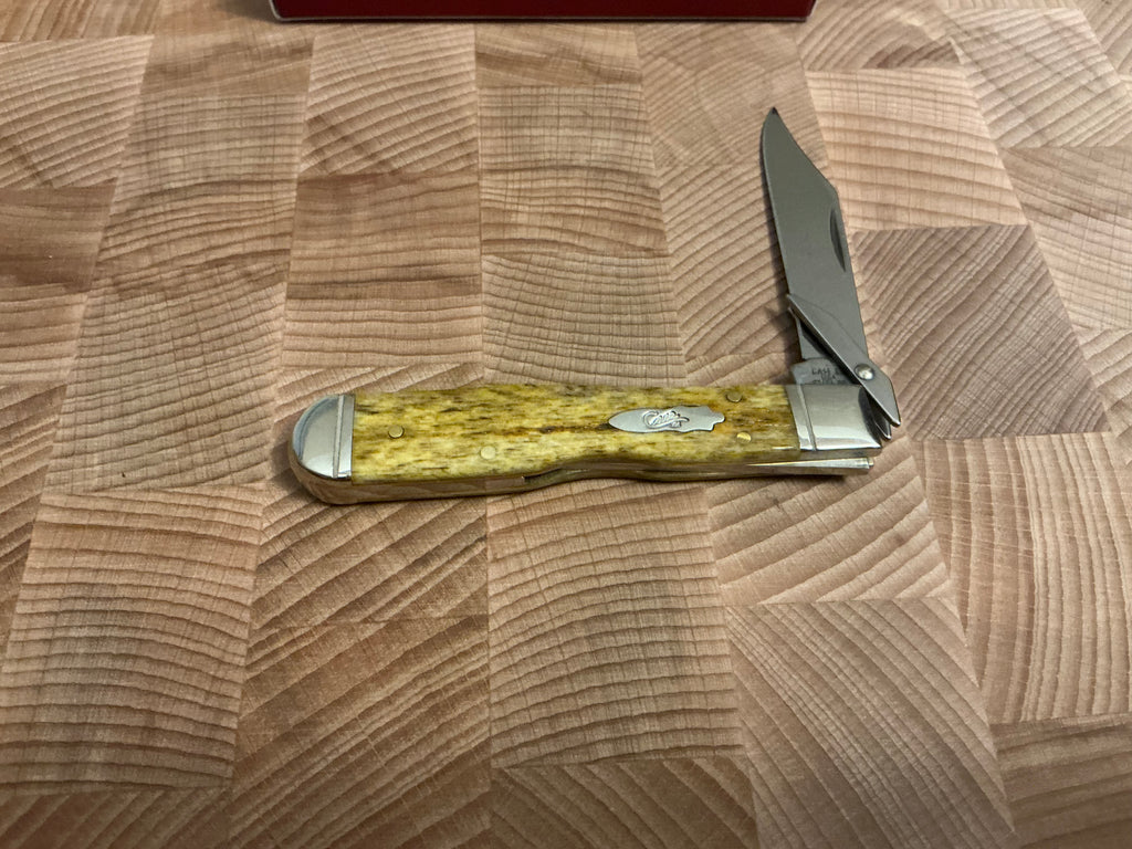 Case Antique Bone Smooth Cheetah Cub